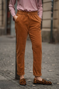 Pantaloni in velluto a coste cammello