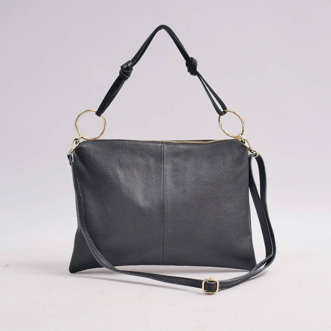 Borsa a spalla in pelle con anelli metallici