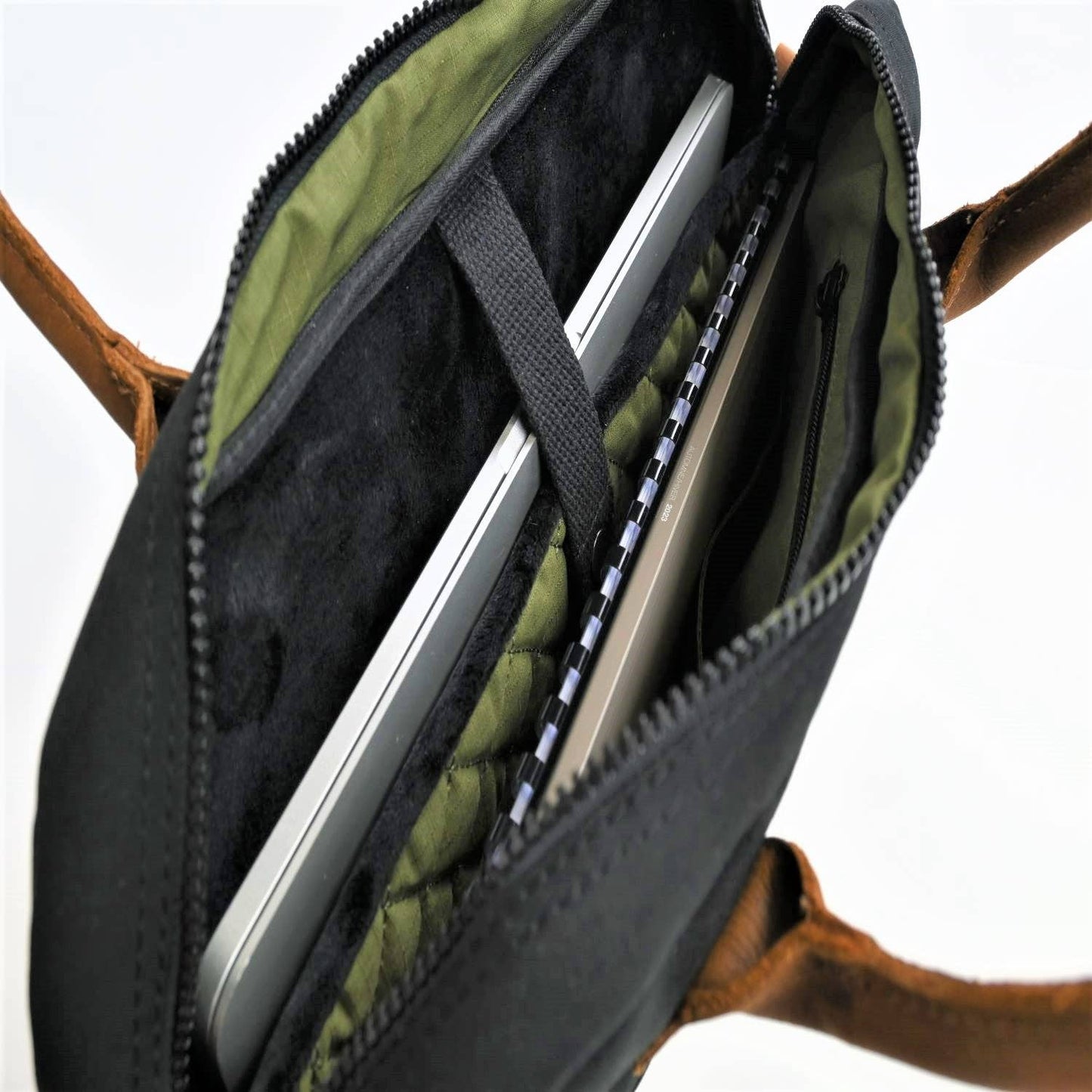 Borsa porta laptop nera in cotone cerato