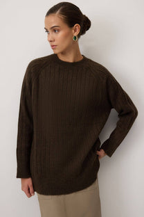 Maglione a costine girocollo marrone