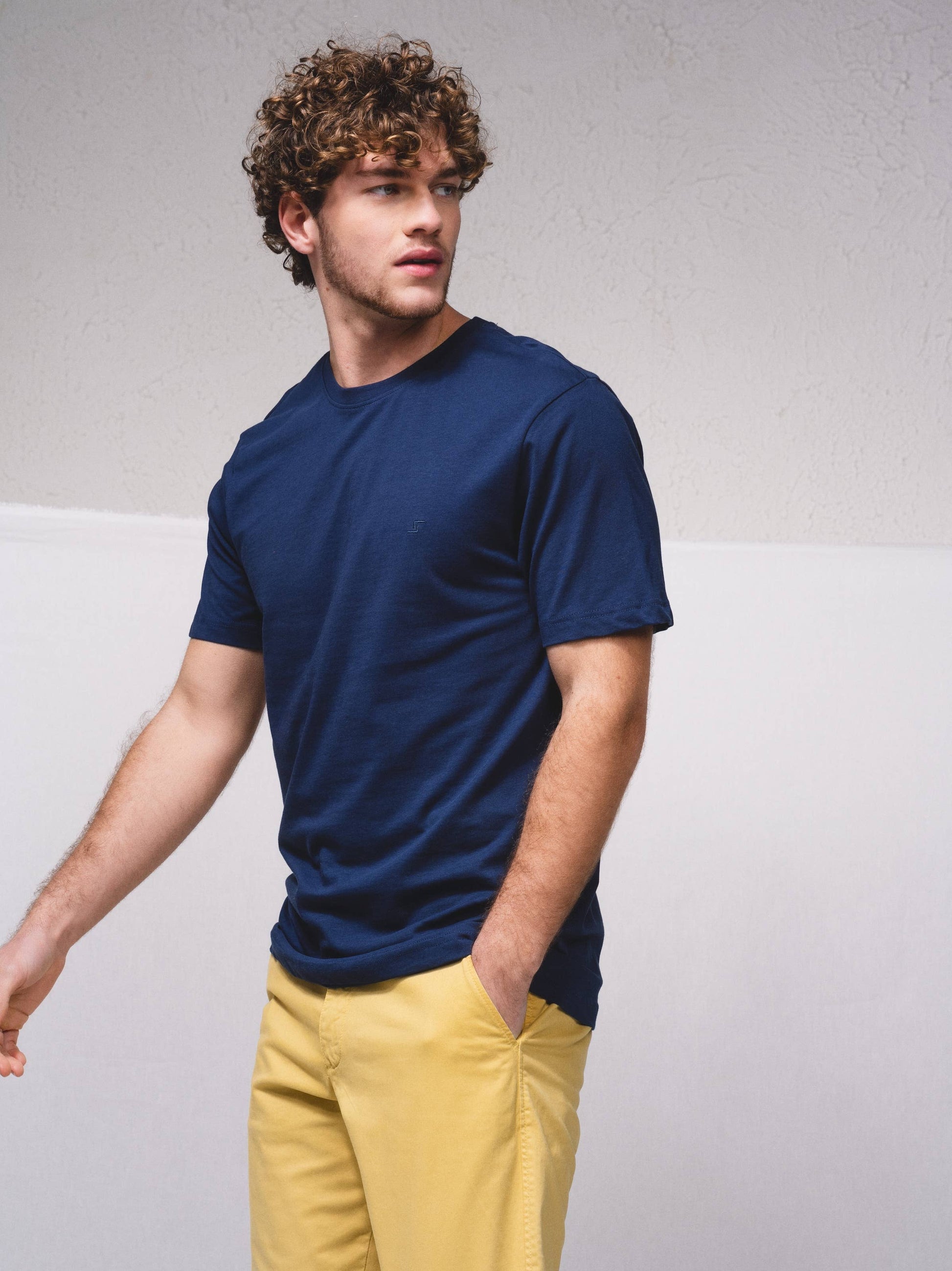 T-shirt basic in cotone con logo ricamato