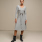 Abito midi in maglia lurex con gonna plissé e cintura