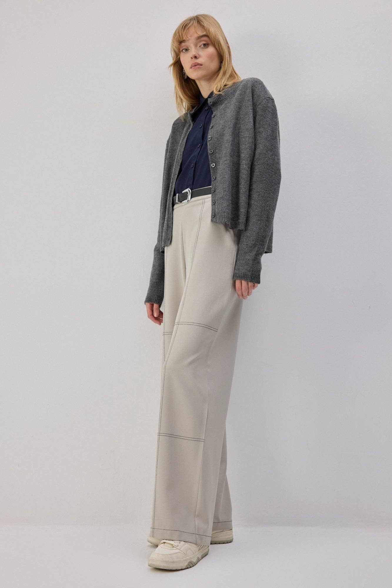 Pantaloni wide-leg con cuciture a contrasto