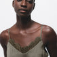 Top lingerie con scollo a V e dettaglio in pizzo