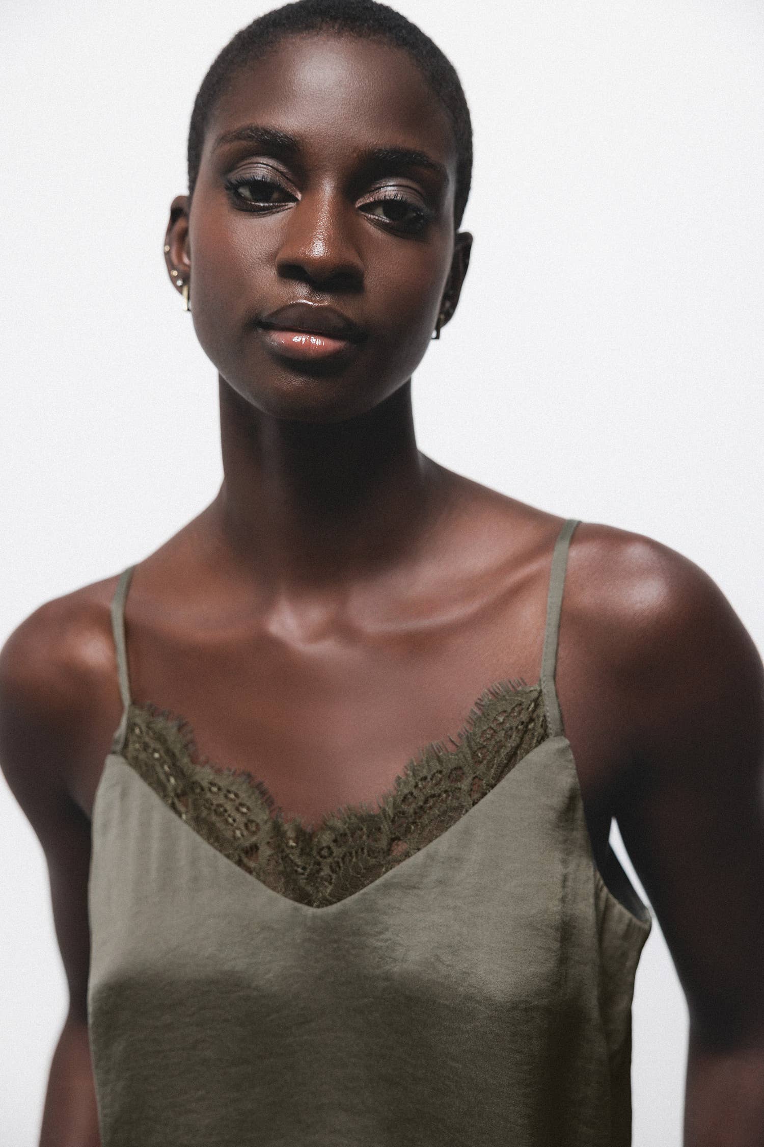 Top lingerie con scollo a V e dettaglio in pizzo