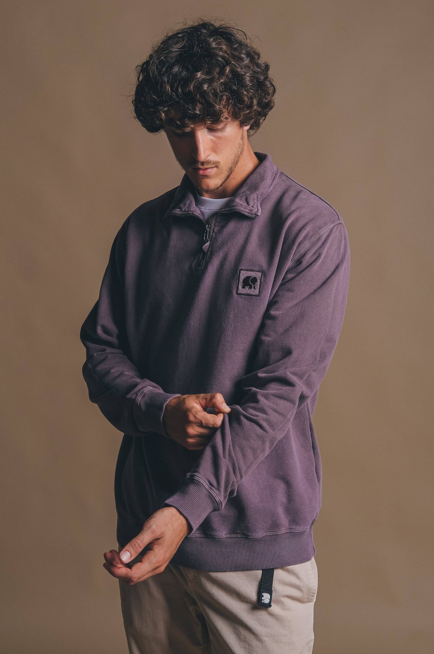 Maglione con mezza zip tinto a pigmento viola tramonto