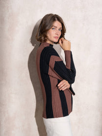 Maglione a collo alto a righe in maglia