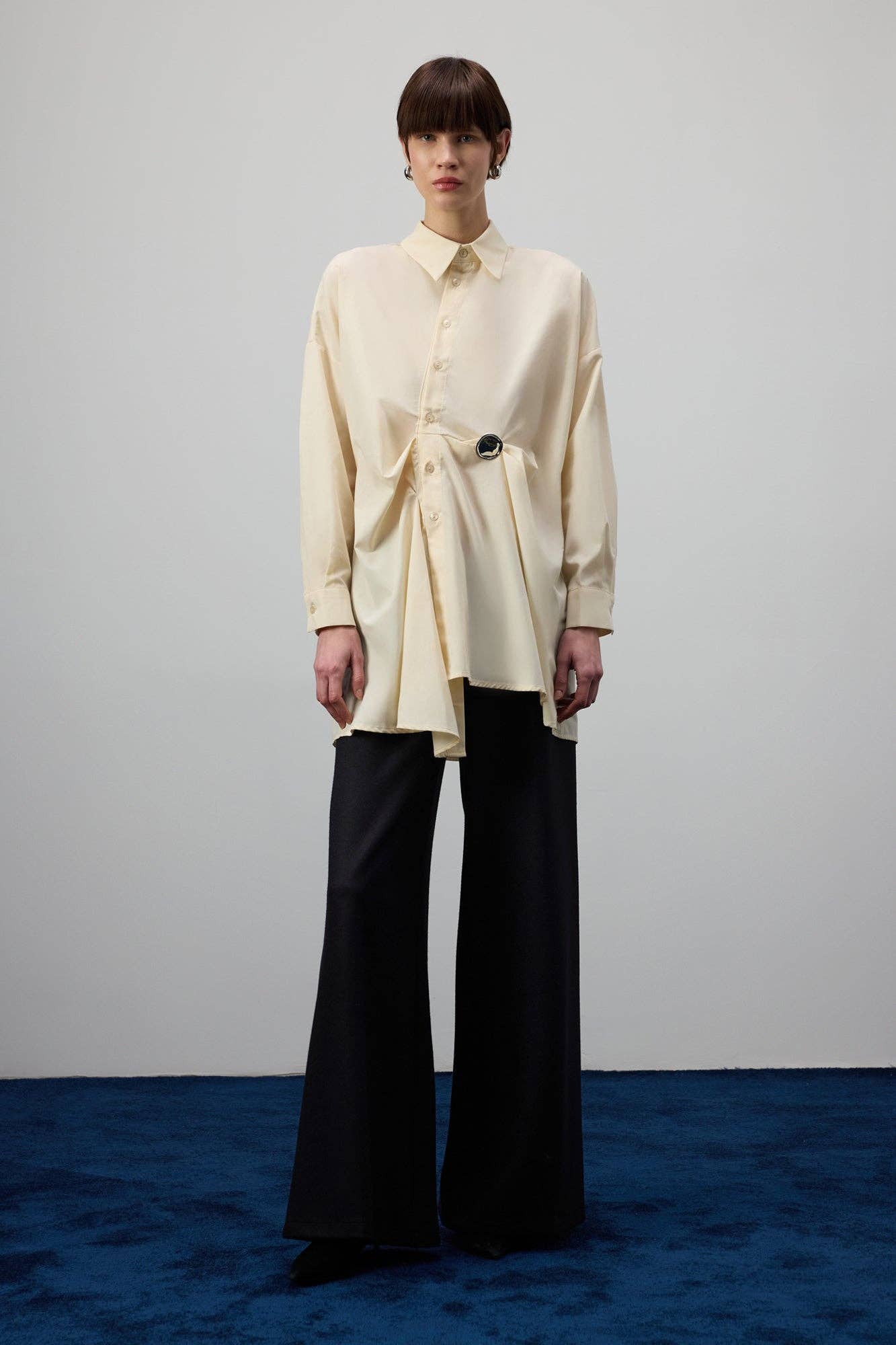 Camicia in popeline plissettata asimmetrica