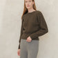 Maglione corto girocollo in misto cashmere con maniche raglan