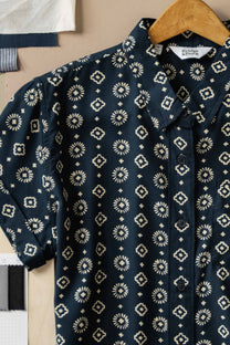 Camicia Bea a maniche corte con fantasia blu notte