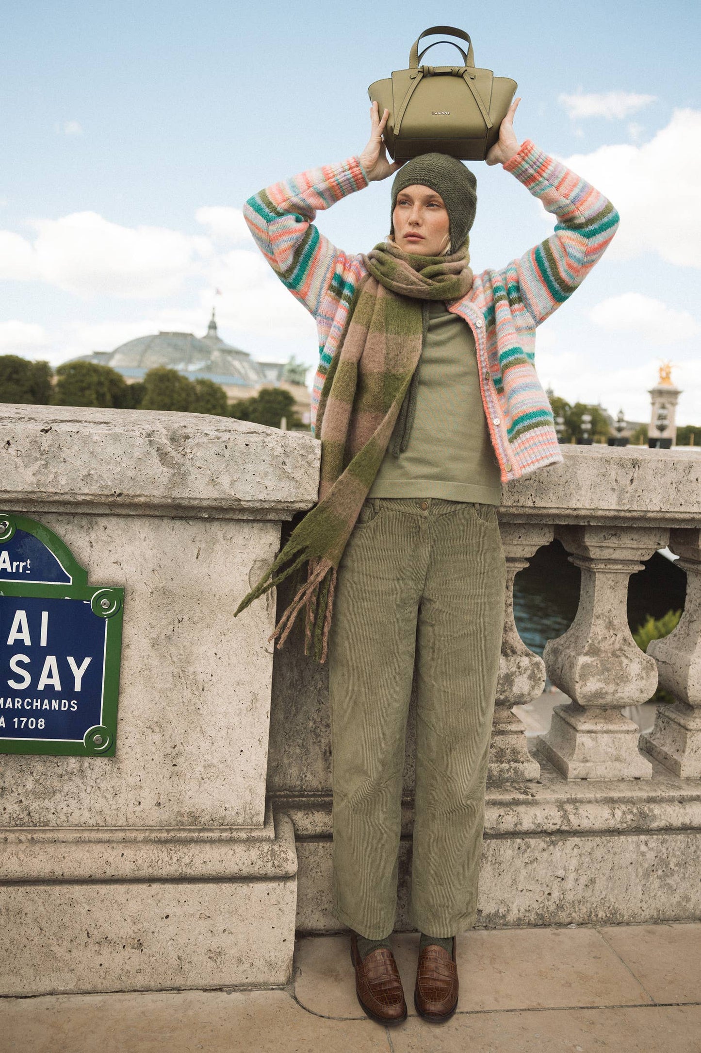 Pantaloni in velluto a coste con elastico in vita