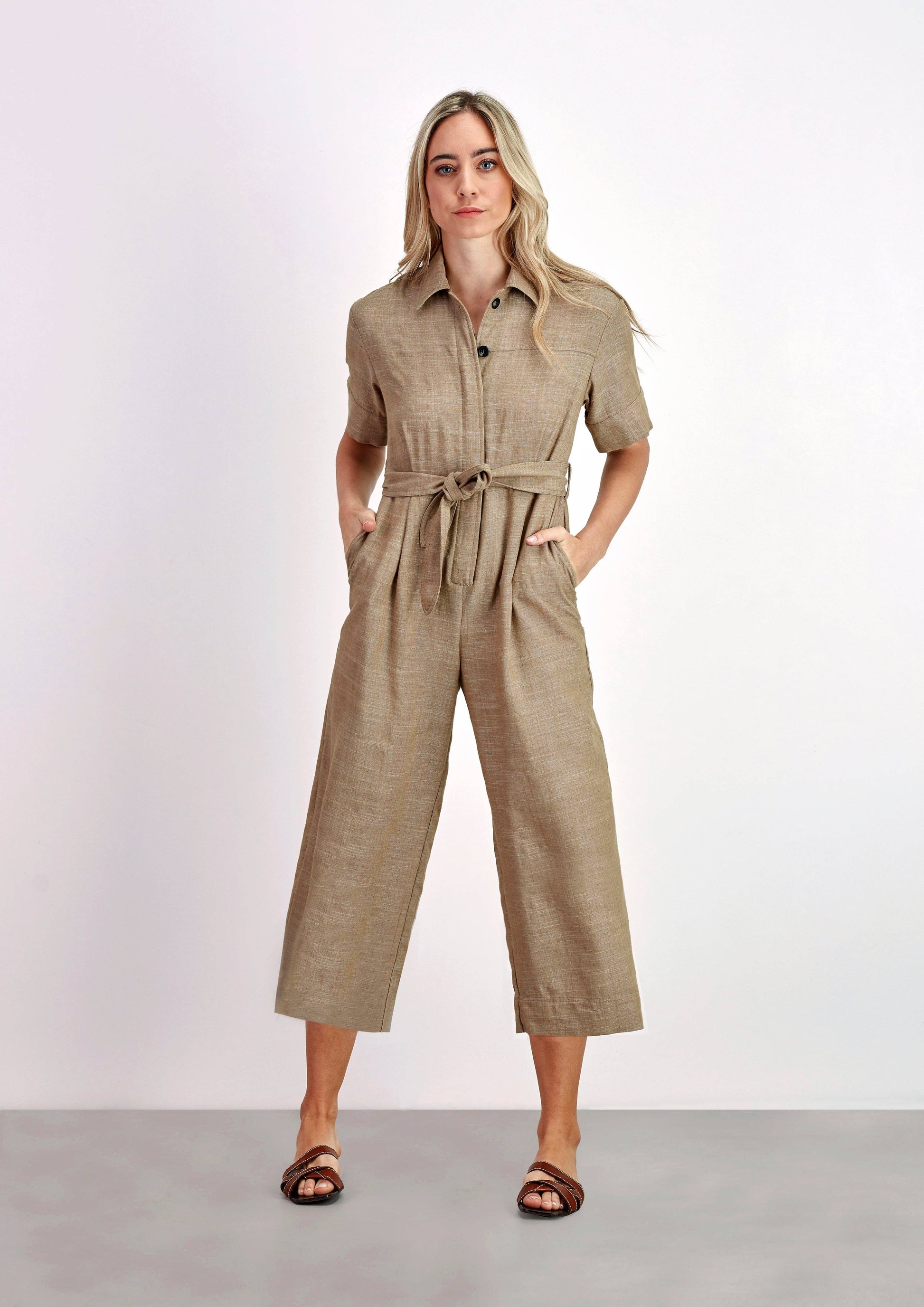 Tuta jumpsuit in viscosa e lino con cintura