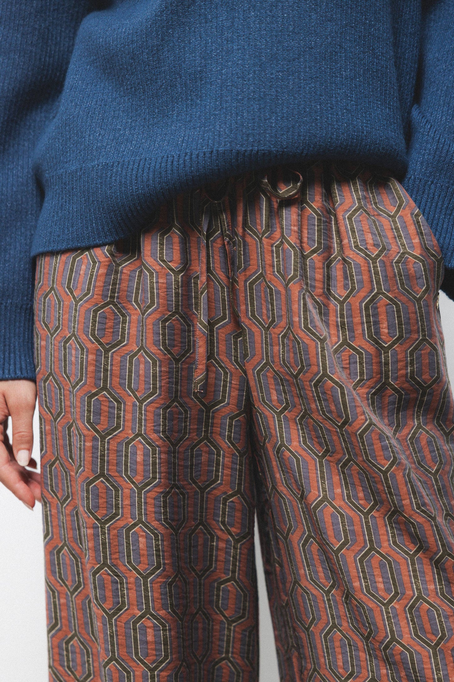 Pantaloni a gamba larga con stampa geometrica e coulisse