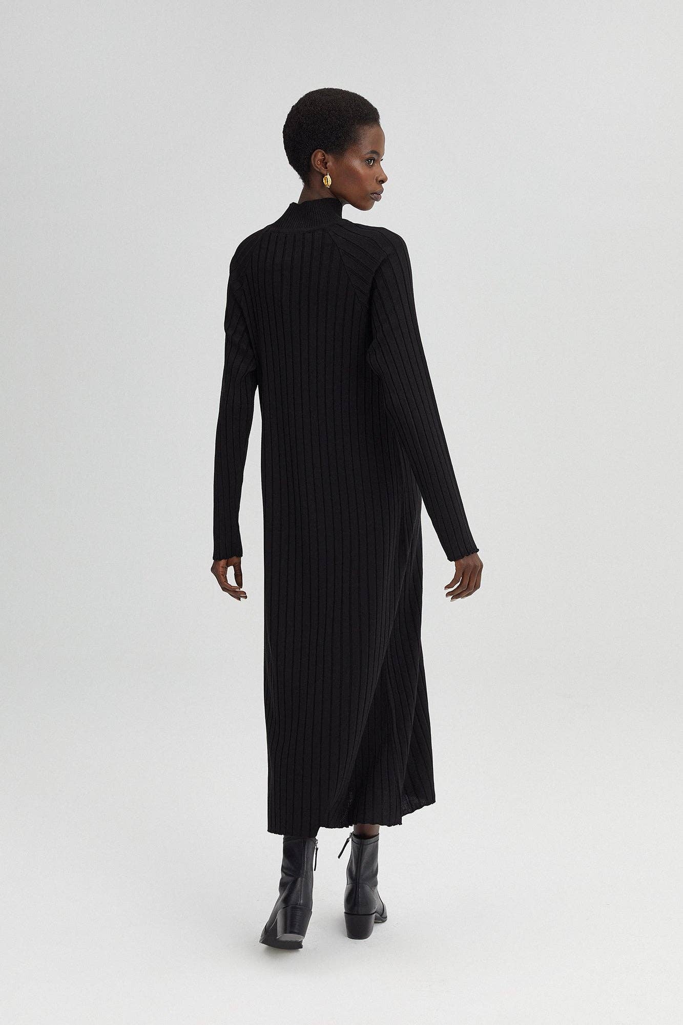 Abito maxi a coste nero con collo alto