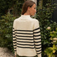 Maglione a righe con scollo abbottonato