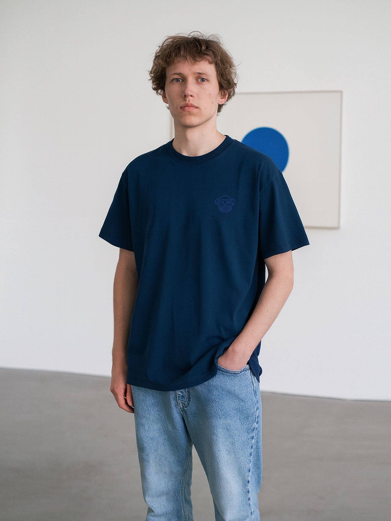 T-shirt in cotone con ricamo tono su tono