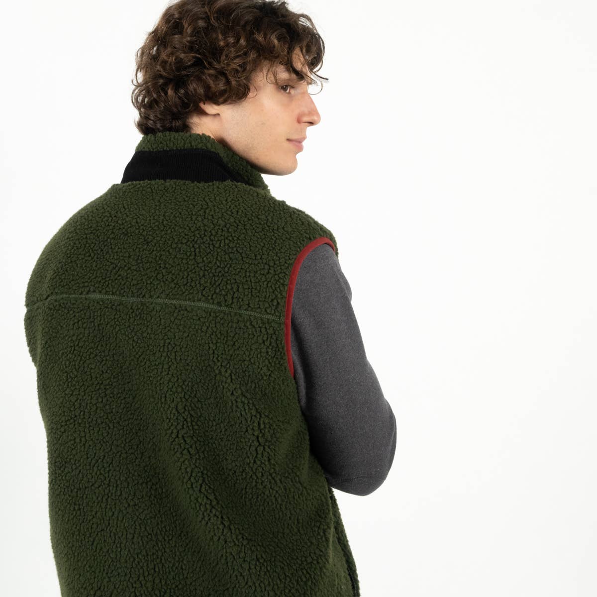 Gilet sherpa con zip in poliestere riciclato kaki