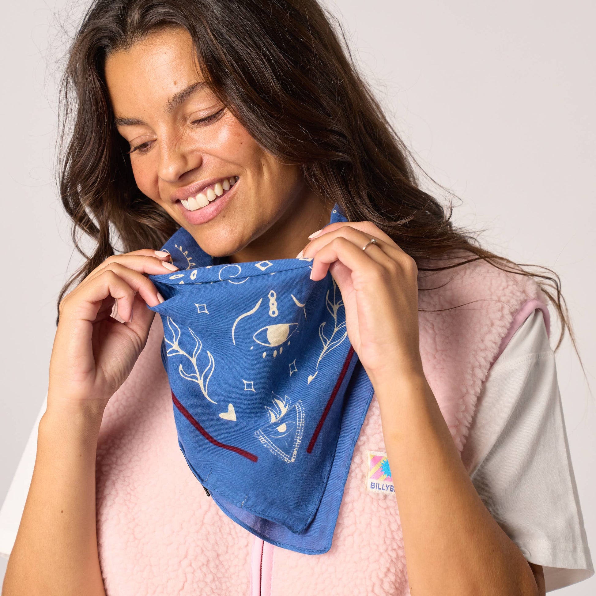 Piccolo foulard in cotone biologico con stampa grafica blu