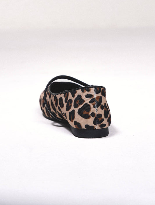 Ballerine in tessuto leopardato con cinturino