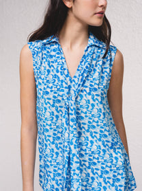 Blusa in raso stampato senza maniche con scollo a V
