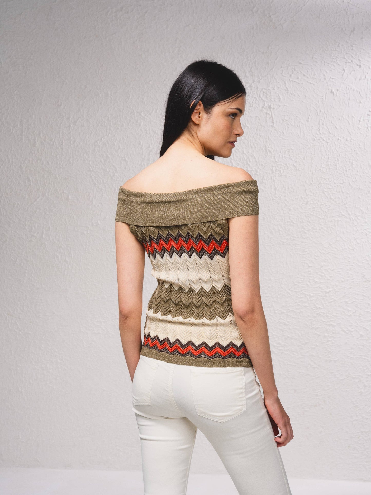 Maglia aderente off-shoulder in lurex