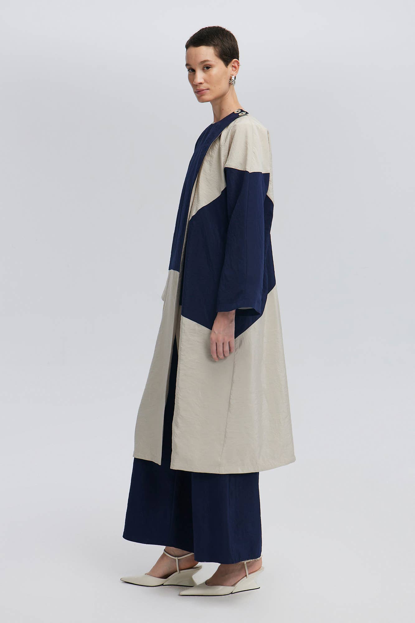 Trench lungo color block blu navy e beige