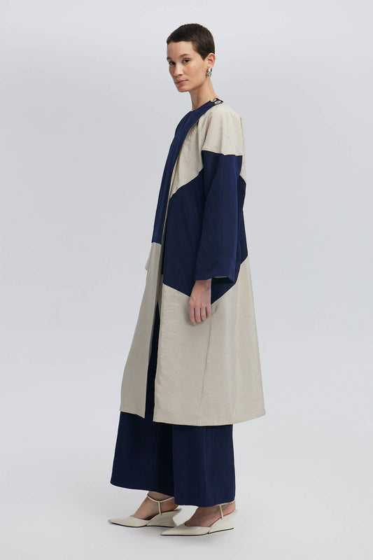 Trench lungo color block blu navy e beige