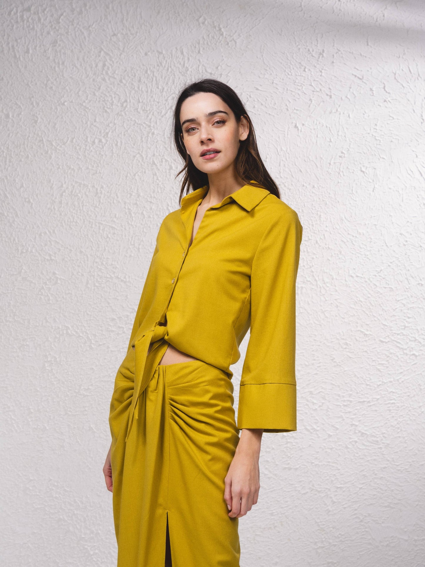 Blusa con nodo frontale e colletto a camicia