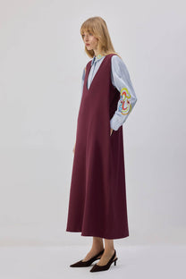 Abito pinafore lungo con scollo a V