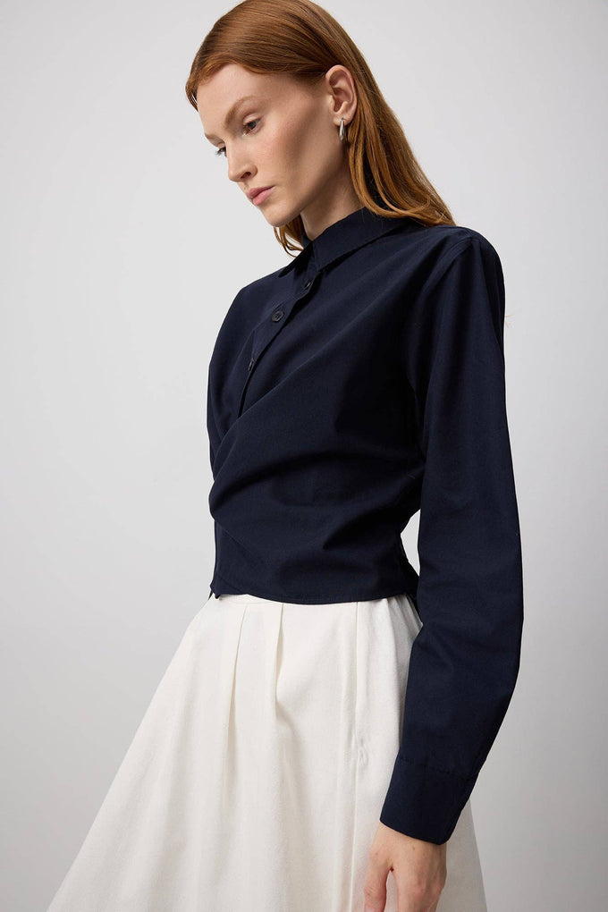 Camicia avvolgente in popeline blu navy in misto cotone