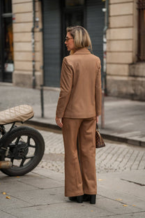 Blazer doppiopetto color cammello in tessuto stretch