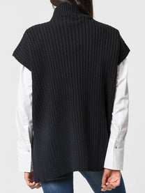 Gilet in maglia a coste con collo alto