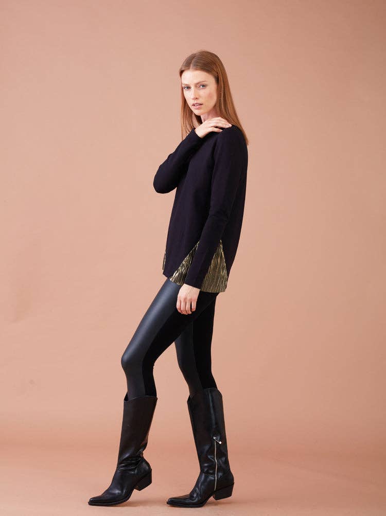 Maglia nera con inserti plissé laminati