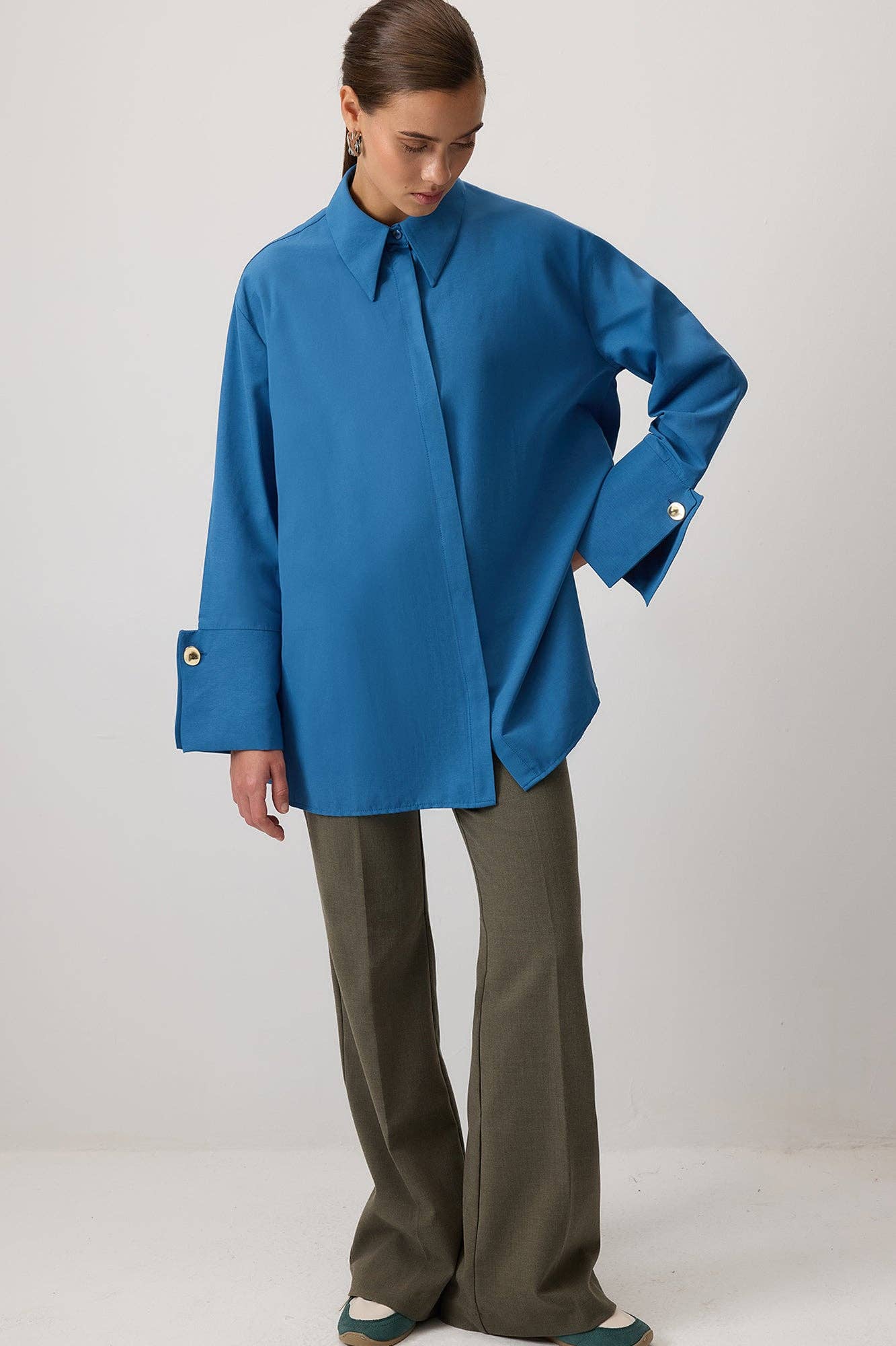 Camicia in popeline con polsini ampi