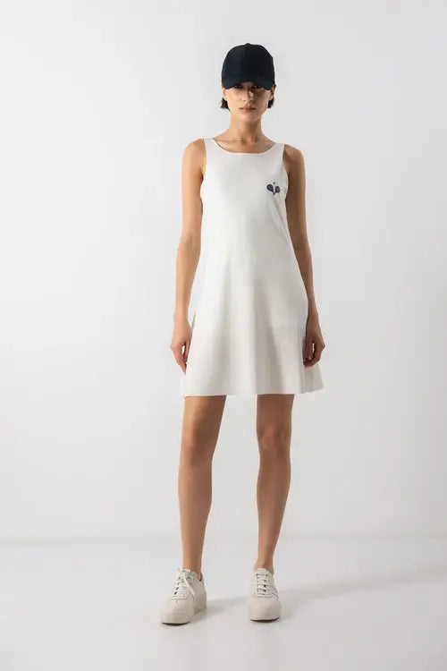Vestito sportivo minimal con spalline e shorts integrati