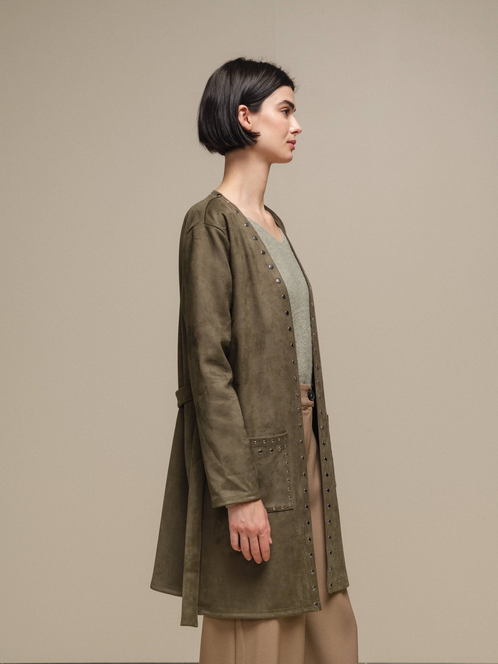 Cappotto donna effetto suede con borchie