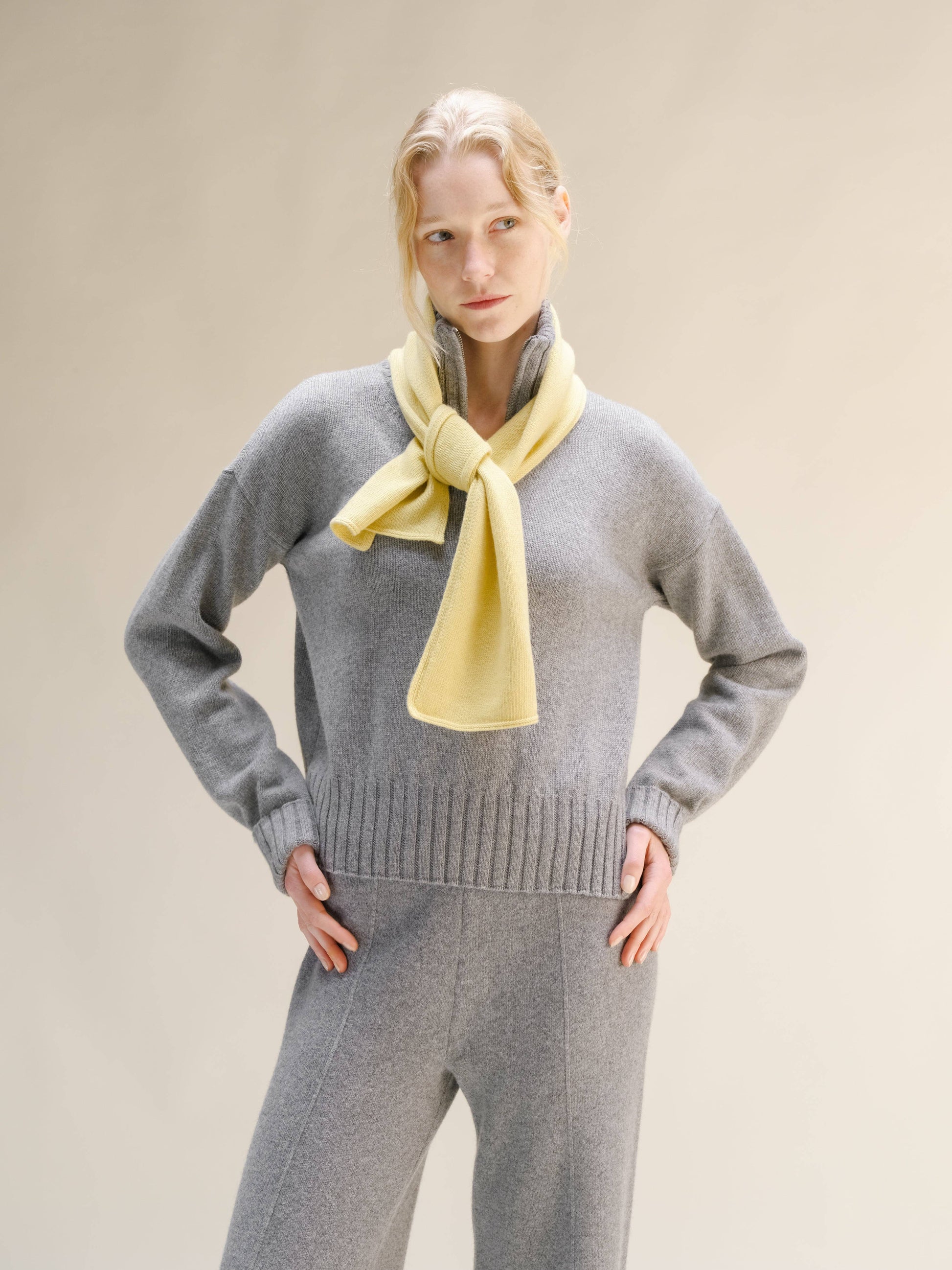 Maglione collo alto con zip in misto cashmere