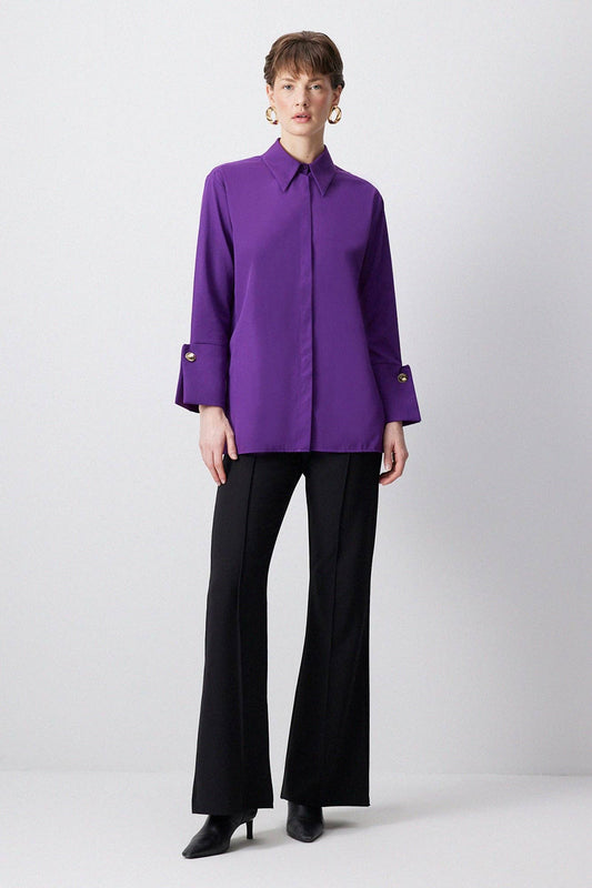 Camicia in popeline viola con polsini larghi decorativi in misto cotone