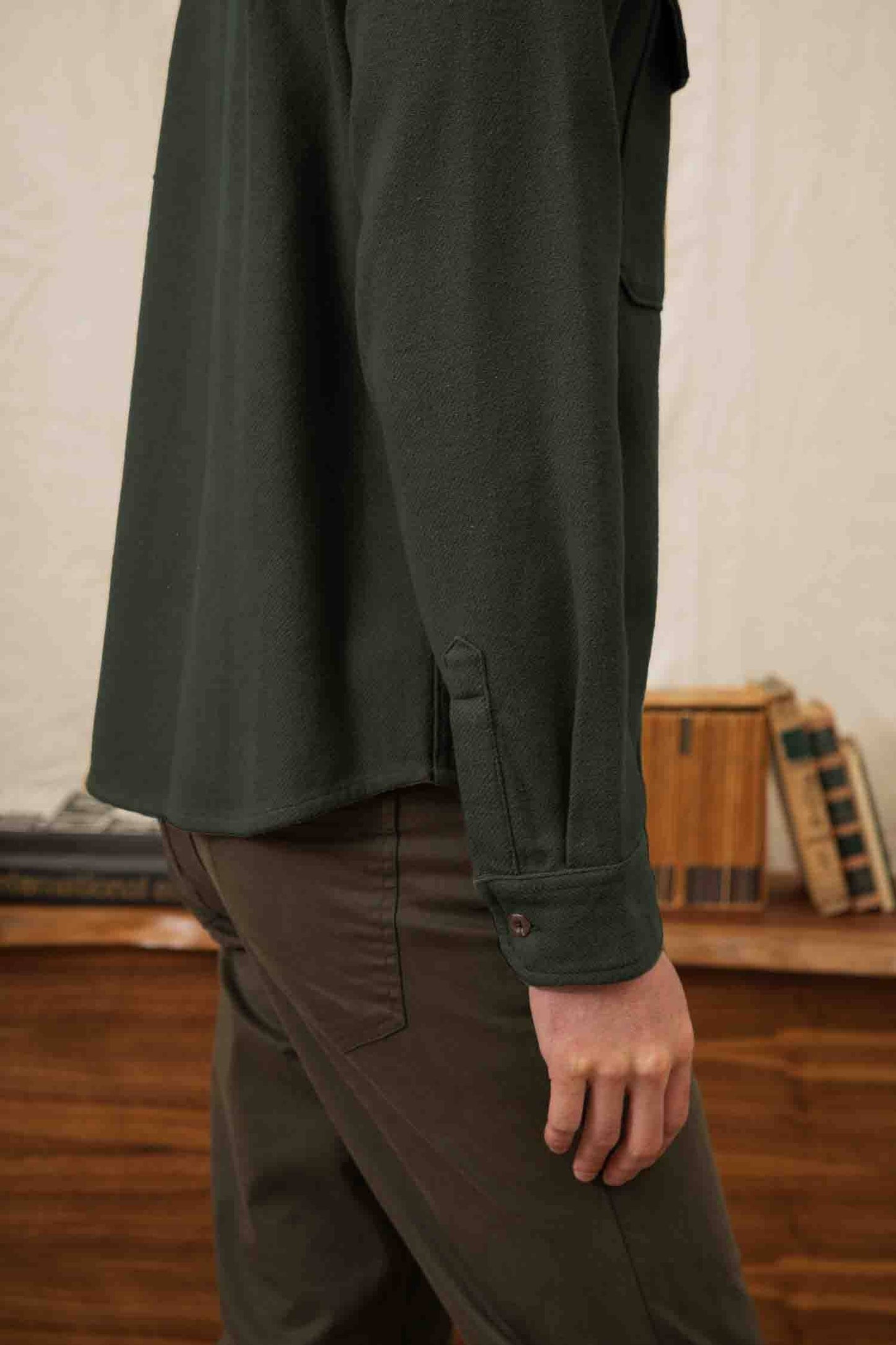 Overshirt in twill riciclato verde salvia scuro