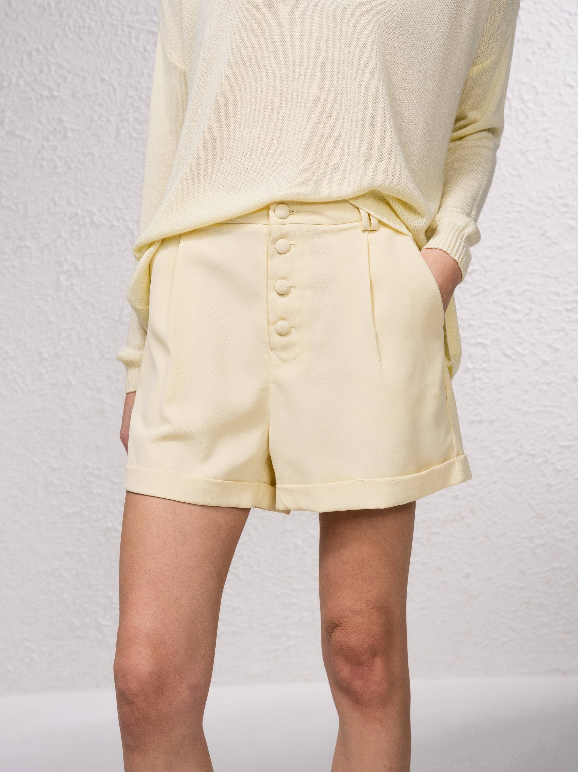 Shorts bermuda a vita alta con bottoni