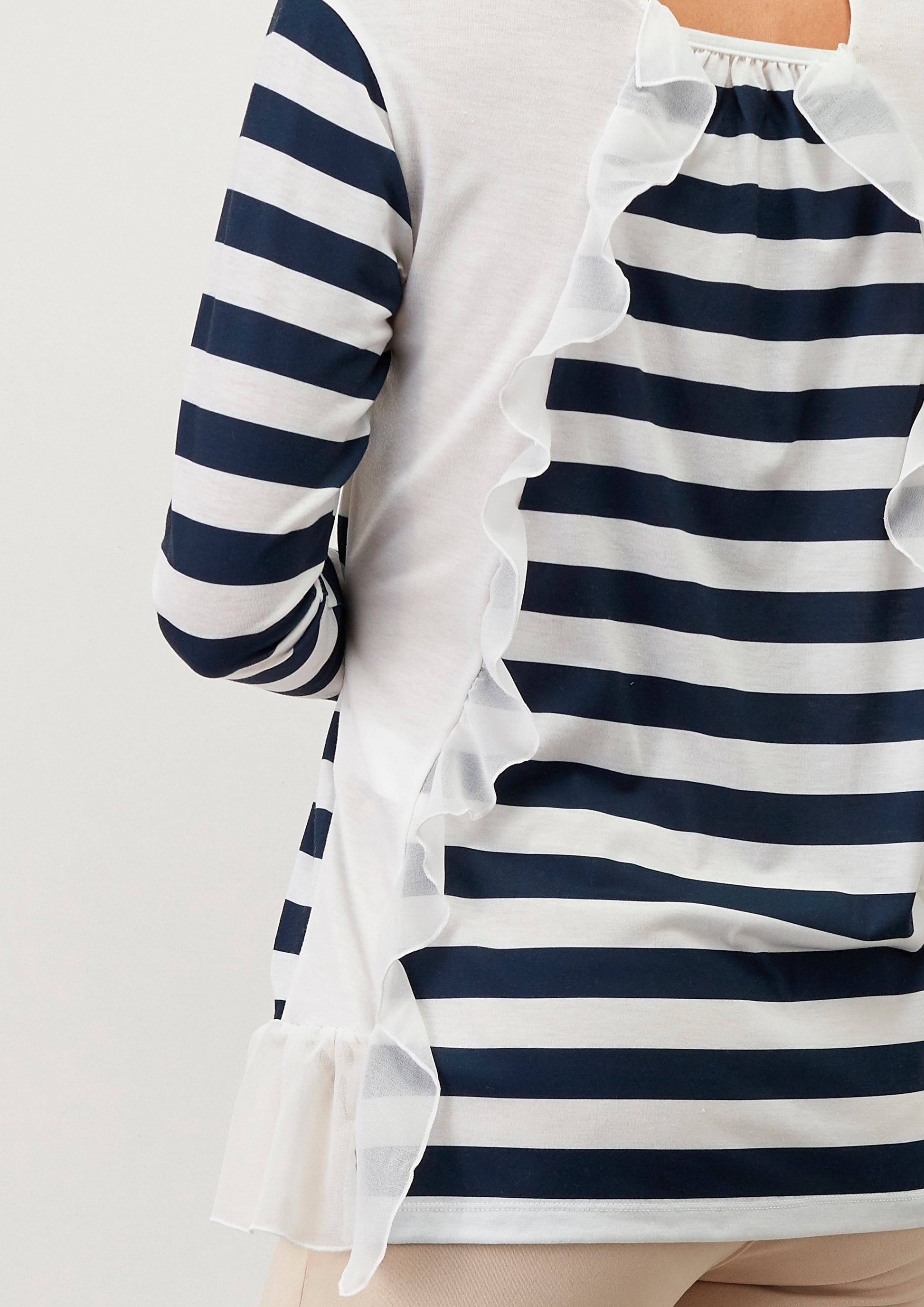 Maglia a righe con volant e cut-out sul retro