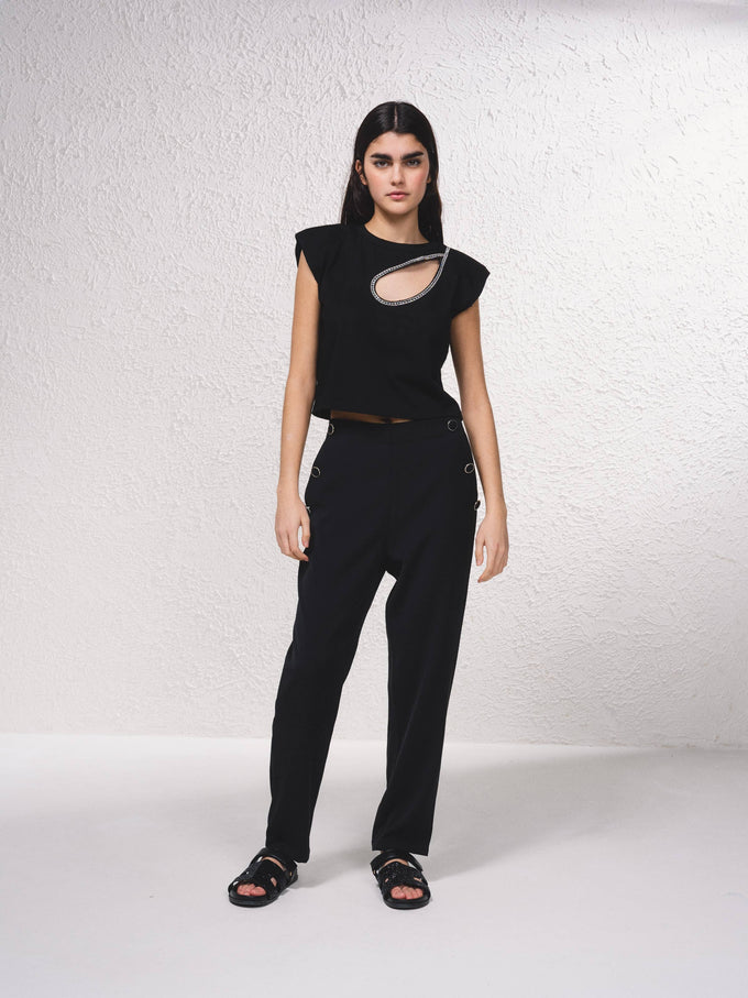 T-shirt corta con cut-out e dettagli gioiello