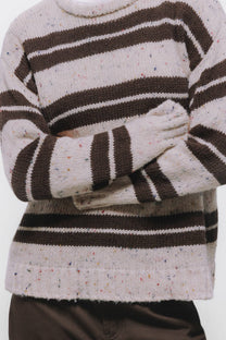 Maglione in maglia a righe con girocollo