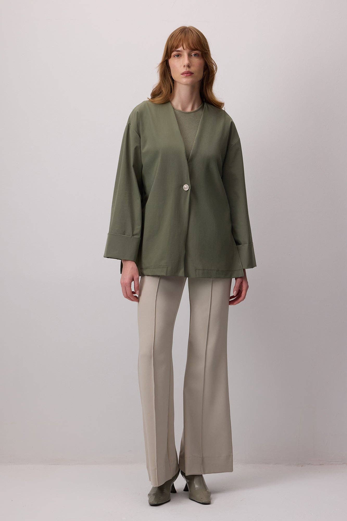 Giacca in gabardine verde oliva a un bottone