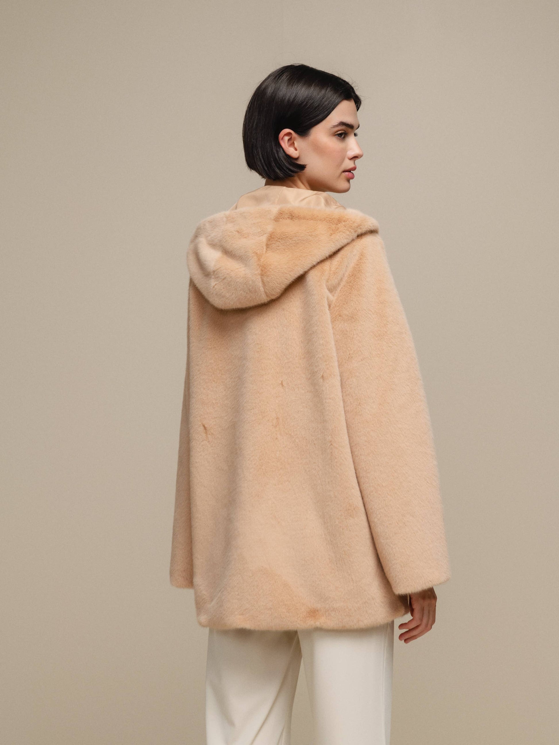 Cappotto in pile con cappuccio e zip