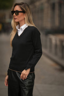 Maglia con scollo a V e profili a contrasto