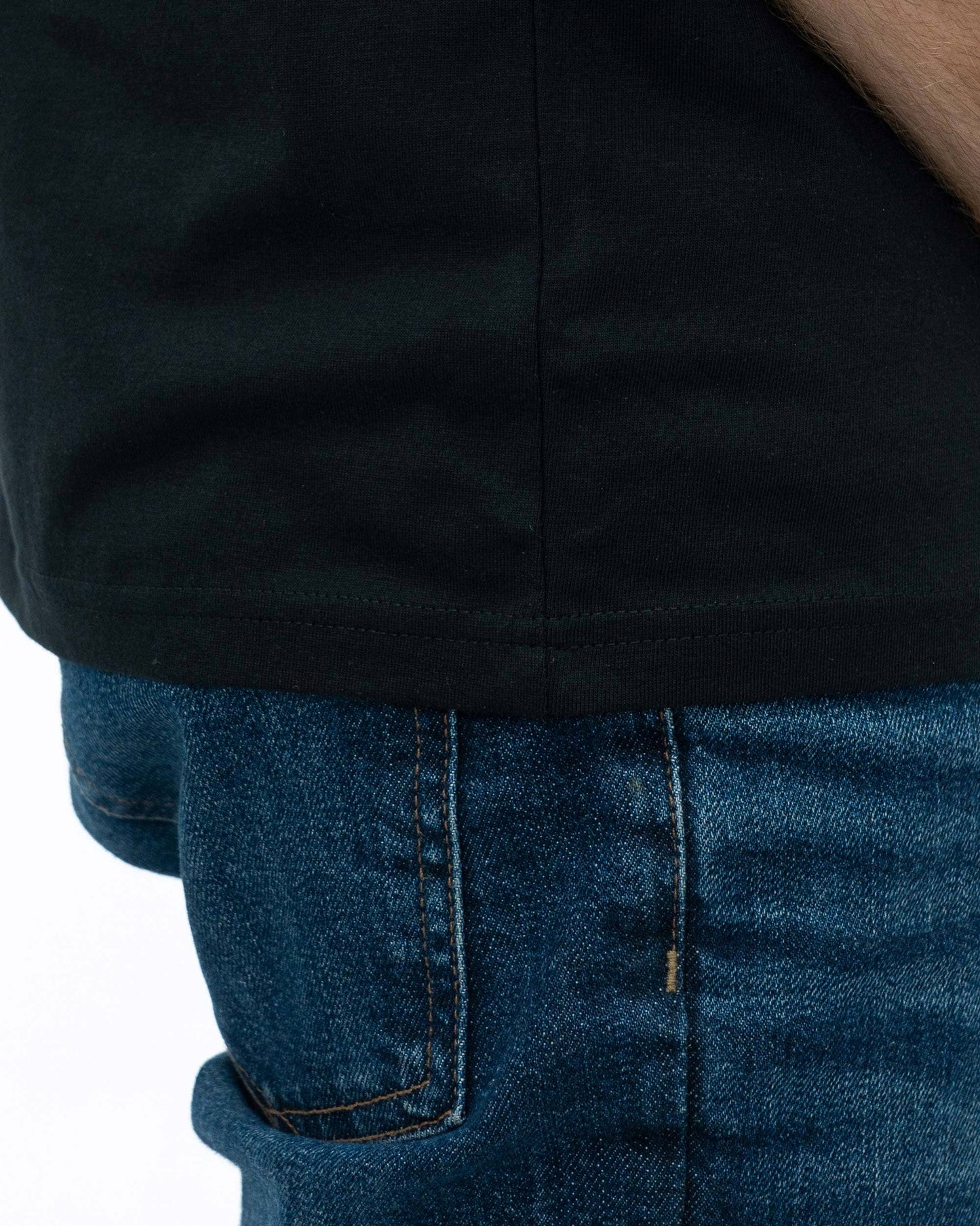 T-shirt nera in cotone biologico con ricamo