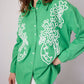 Camicia oversize verde ricamata con motivo astratto in misto cotone