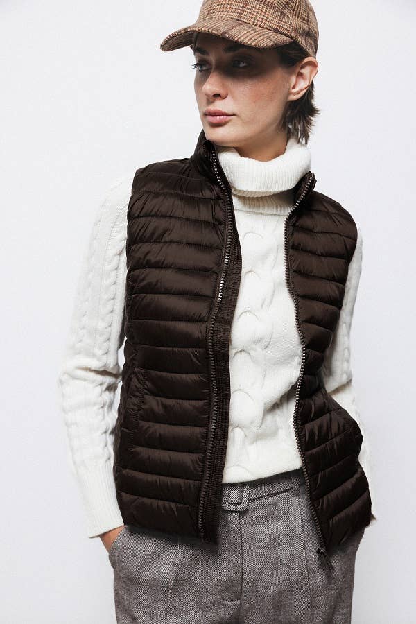 Gilet trapuntato con collo alto