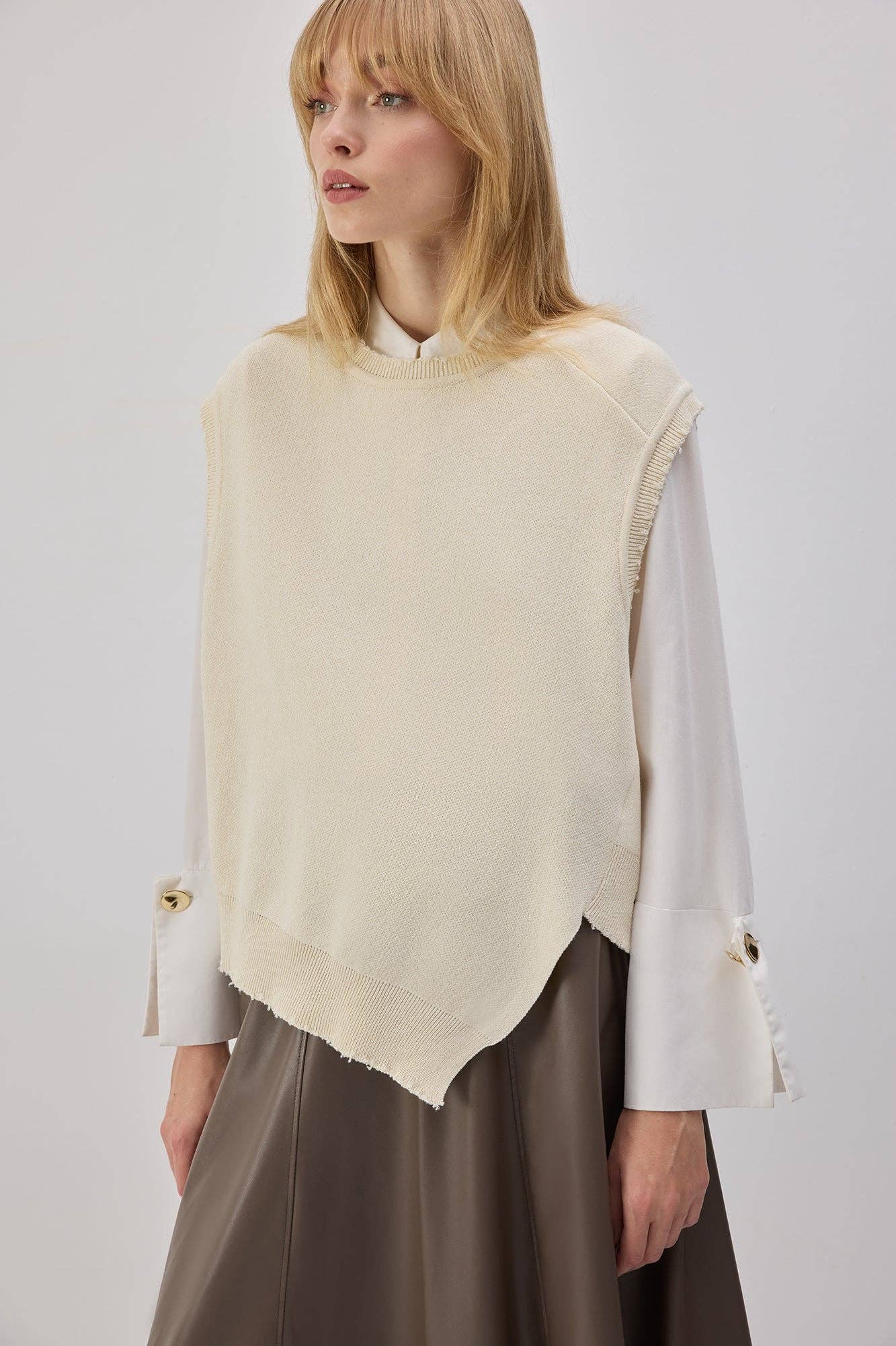 Gilet maglia asimmetrico crema da donna